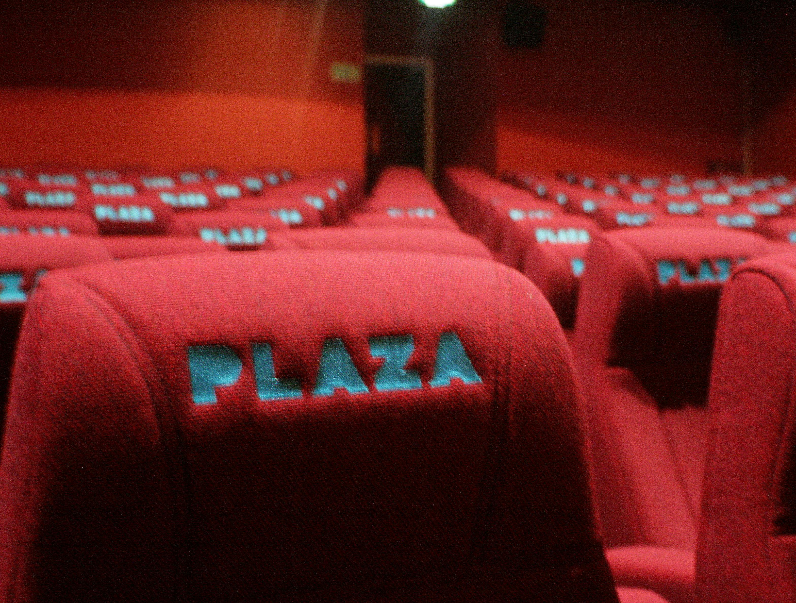 Cmx Plaza Cinema Cafe 12 - 9ajoepr